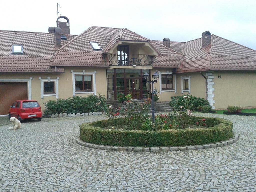 Hotel Gosciniec Sloneczny à Drzonków Extérieur photo