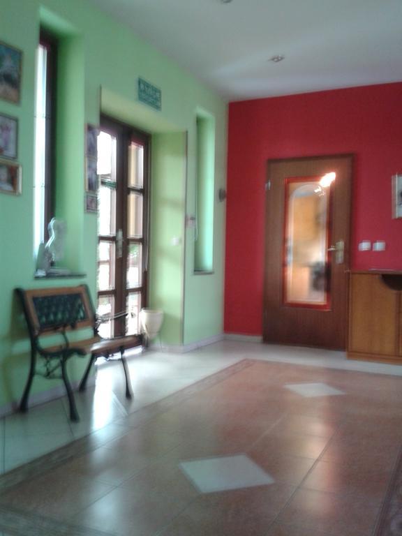 Hotel Gosciniec Sloneczny à Drzonków Extérieur photo