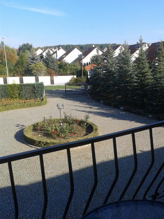 Hotel Gosciniec Sloneczny à Drzonków Extérieur photo