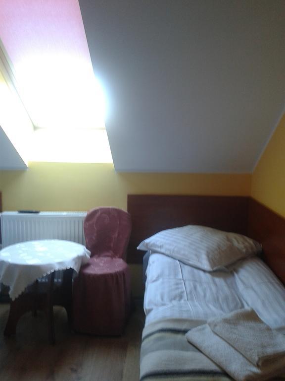 Hotel Gosciniec Sloneczny à Drzonków Chambre photo