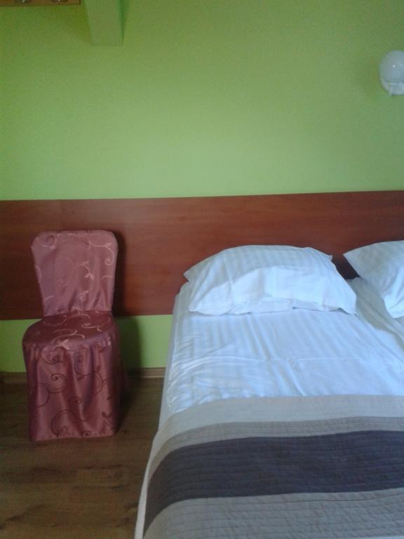 Hotel Gosciniec Sloneczny à Drzonków Chambre photo