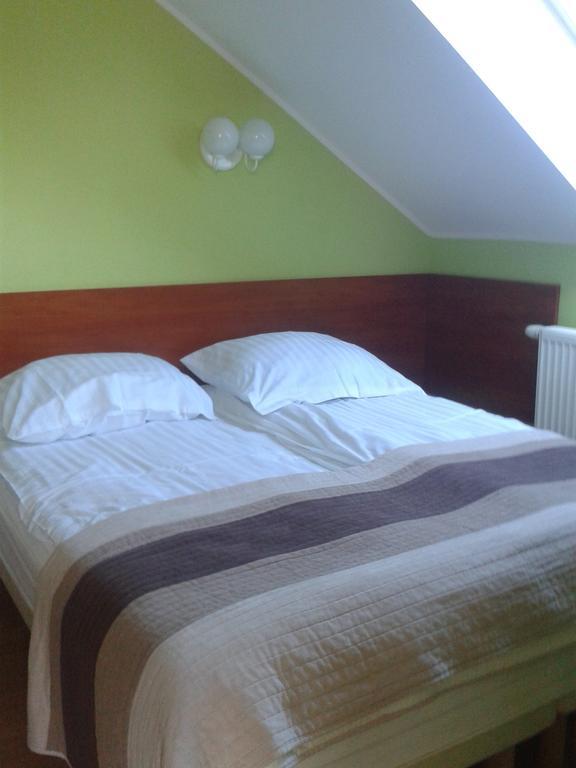 Hotel Gosciniec Sloneczny à Drzonków Chambre photo
