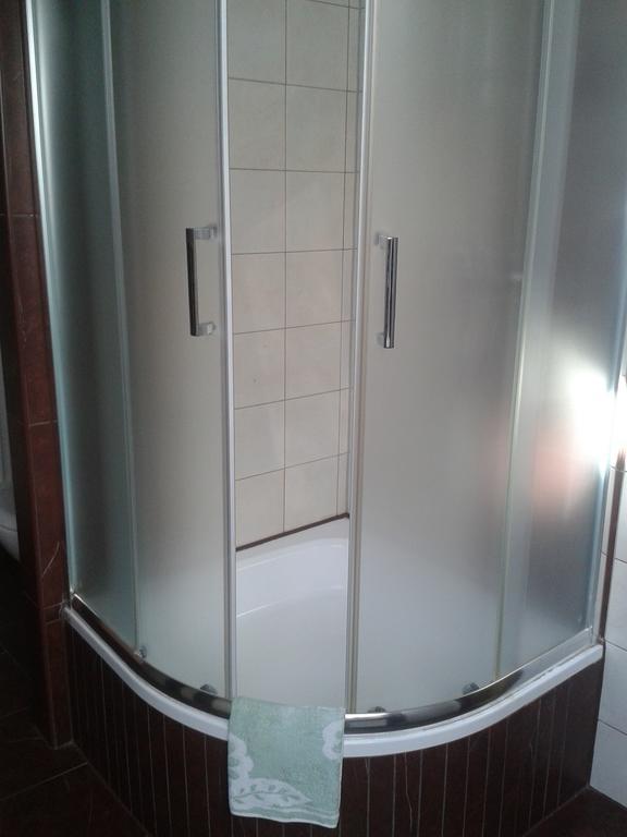 Hotel Gosciniec Sloneczny à Drzonków Extérieur photo