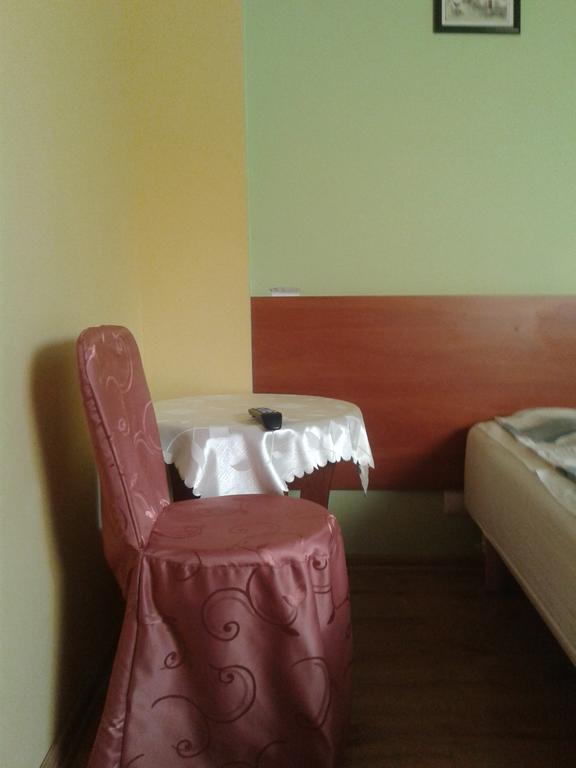 Hotel Gosciniec Sloneczny à Drzonków Chambre photo