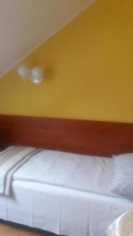 Hotel Gosciniec Sloneczny à Drzonków Extérieur photo