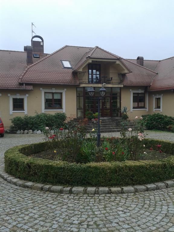 Hotel Gosciniec Sloneczny à Drzonków Extérieur photo