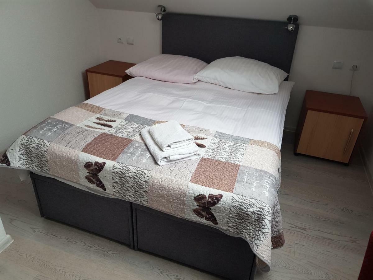 Hotel Gosciniec Sloneczny à Drzonków Extérieur photo