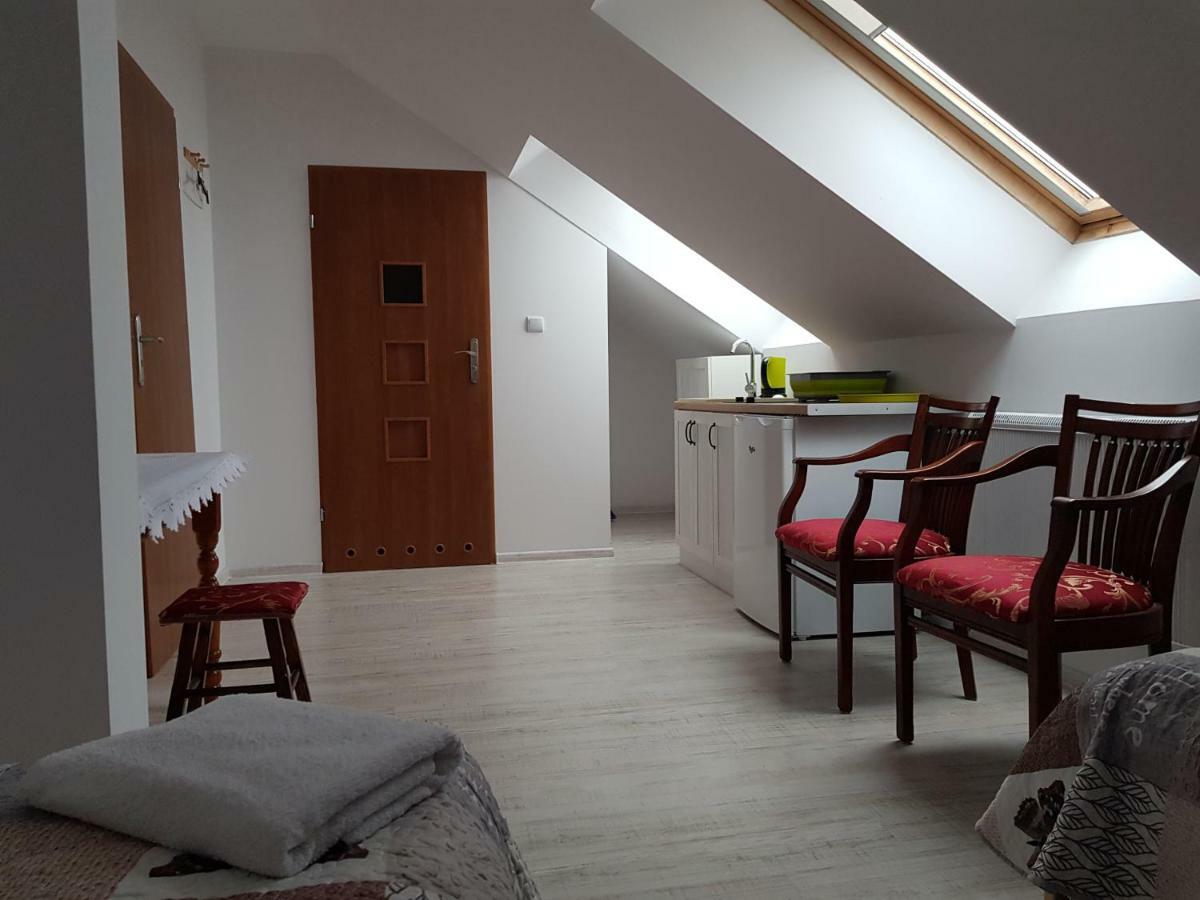 Hotel Gosciniec Sloneczny à Drzonków Extérieur photo