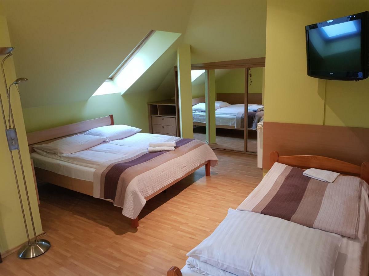 Hotel Gosciniec Sloneczny à Drzonków Extérieur photo