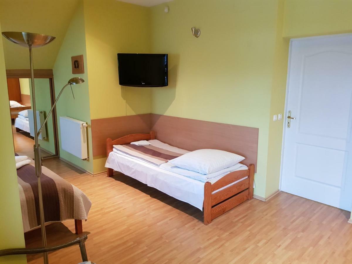 Hotel Gosciniec Sloneczny à Drzonków Extérieur photo