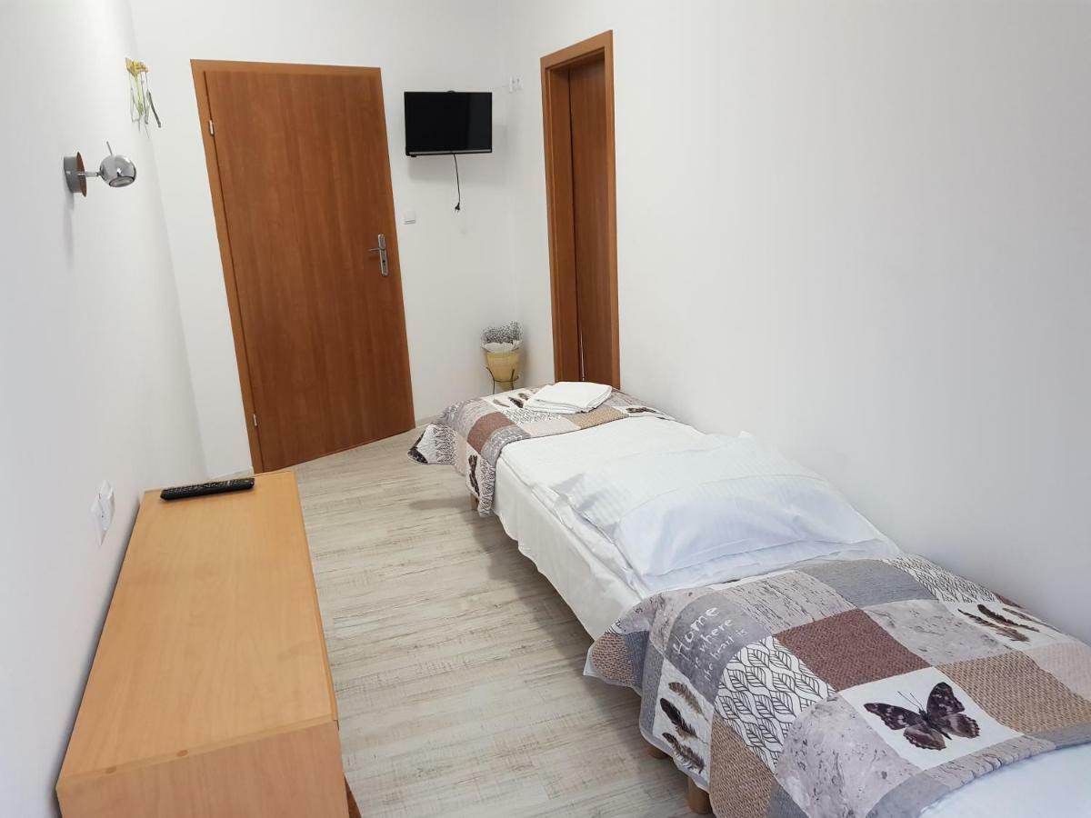 Hotel Gosciniec Sloneczny à Drzonków Extérieur photo