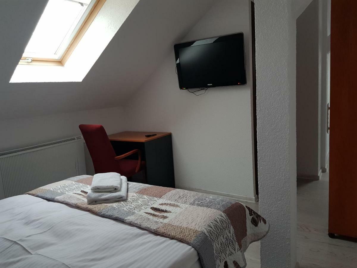 Hotel Gosciniec Sloneczny à Drzonków Extérieur photo
