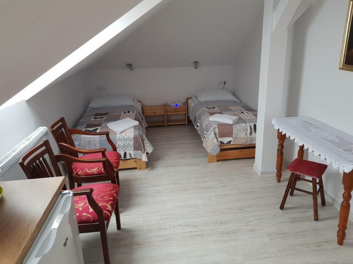 Hotel Gosciniec Sloneczny à Drzonków Extérieur photo